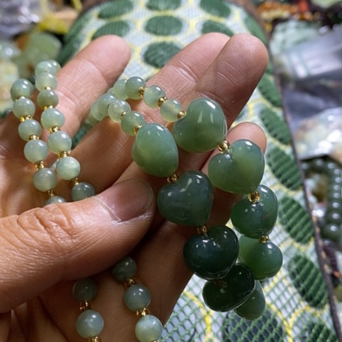 岫玉颈饰未镶嵌挂件