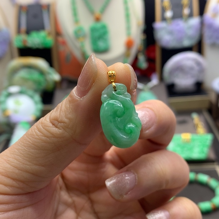 翡翠吊坠(不含链)18K金镶嵌