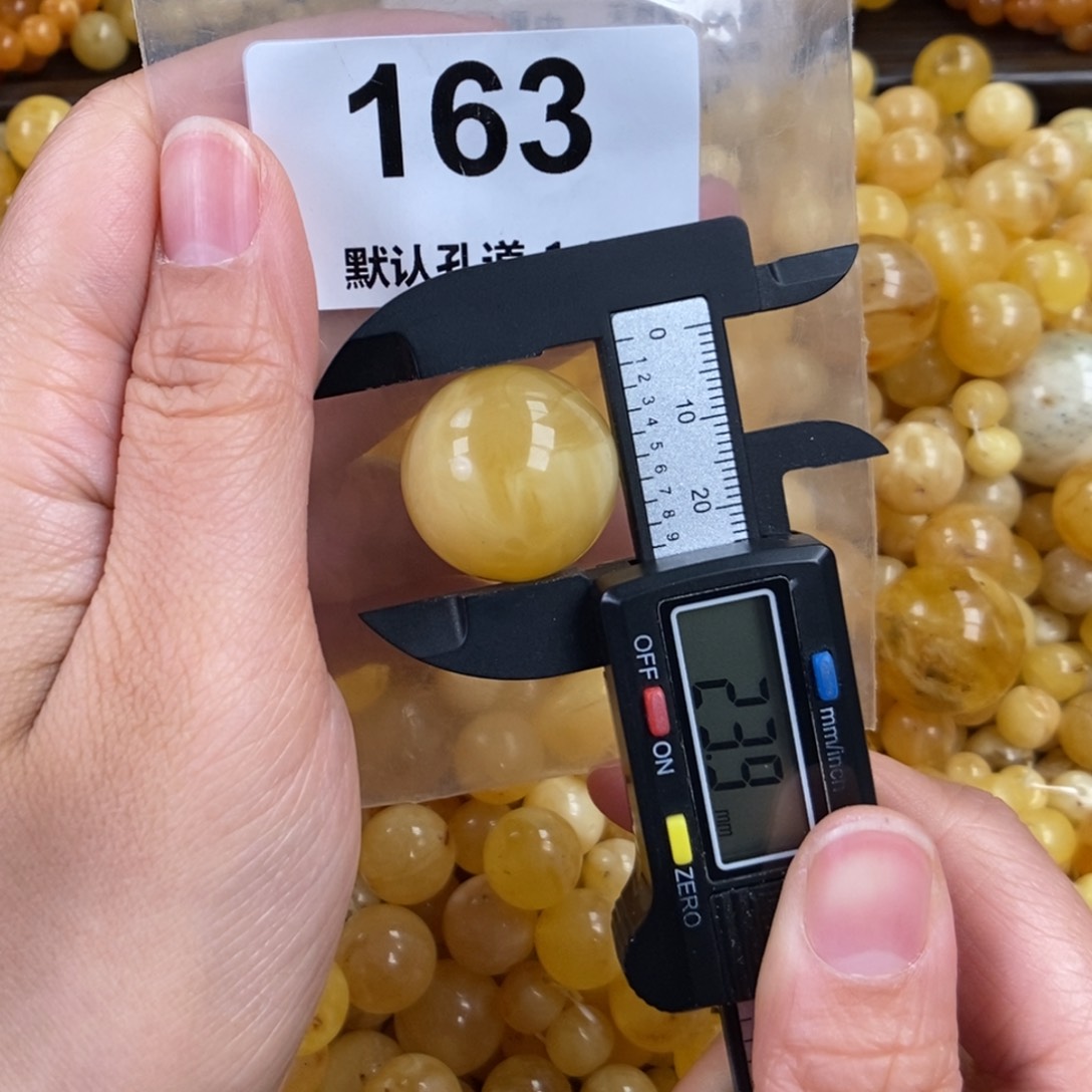 未镶嵌琥珀珠宝奇石