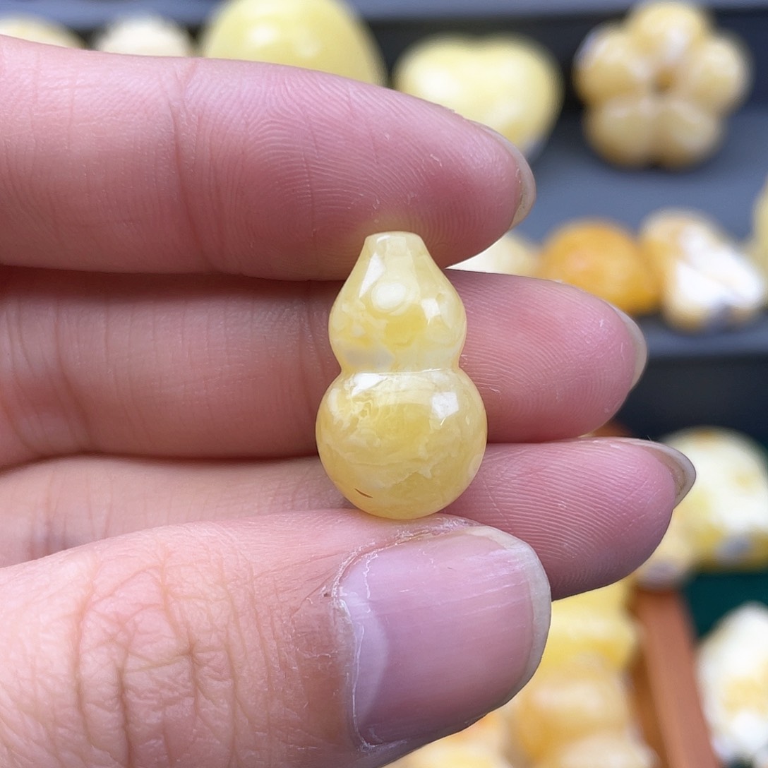 琥珀裸石未镶嵌蜜蜡