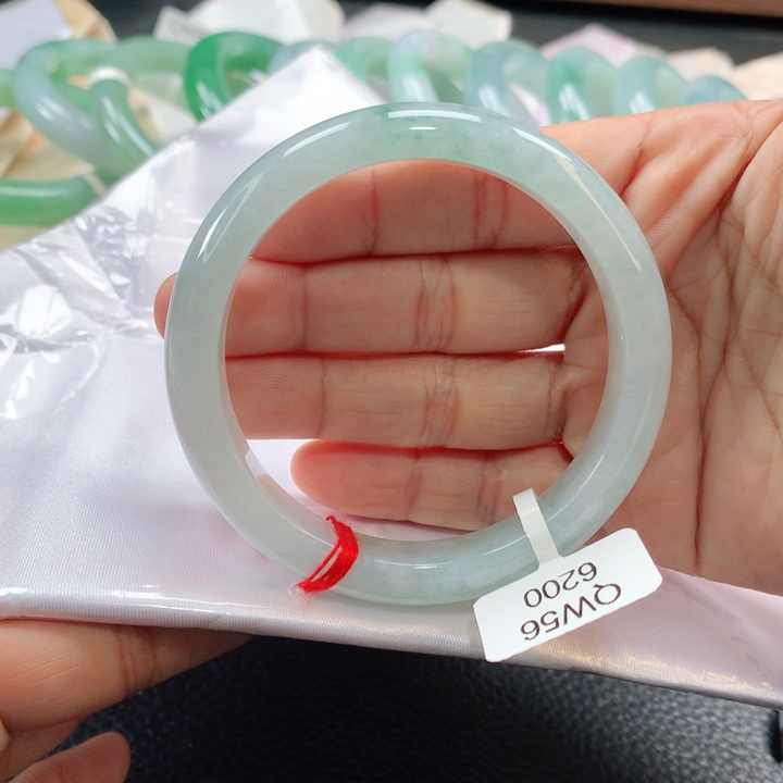 翡翠手镯未镶嵌56565655555