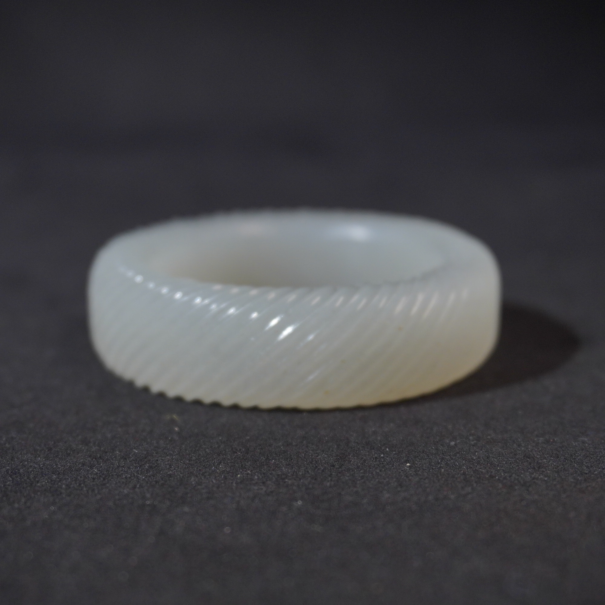 3NJ10 清 和田玉绞丝纹玉环