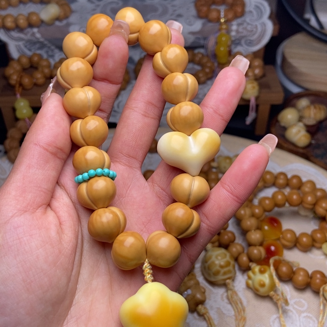 木质类屁桃高定手持光面