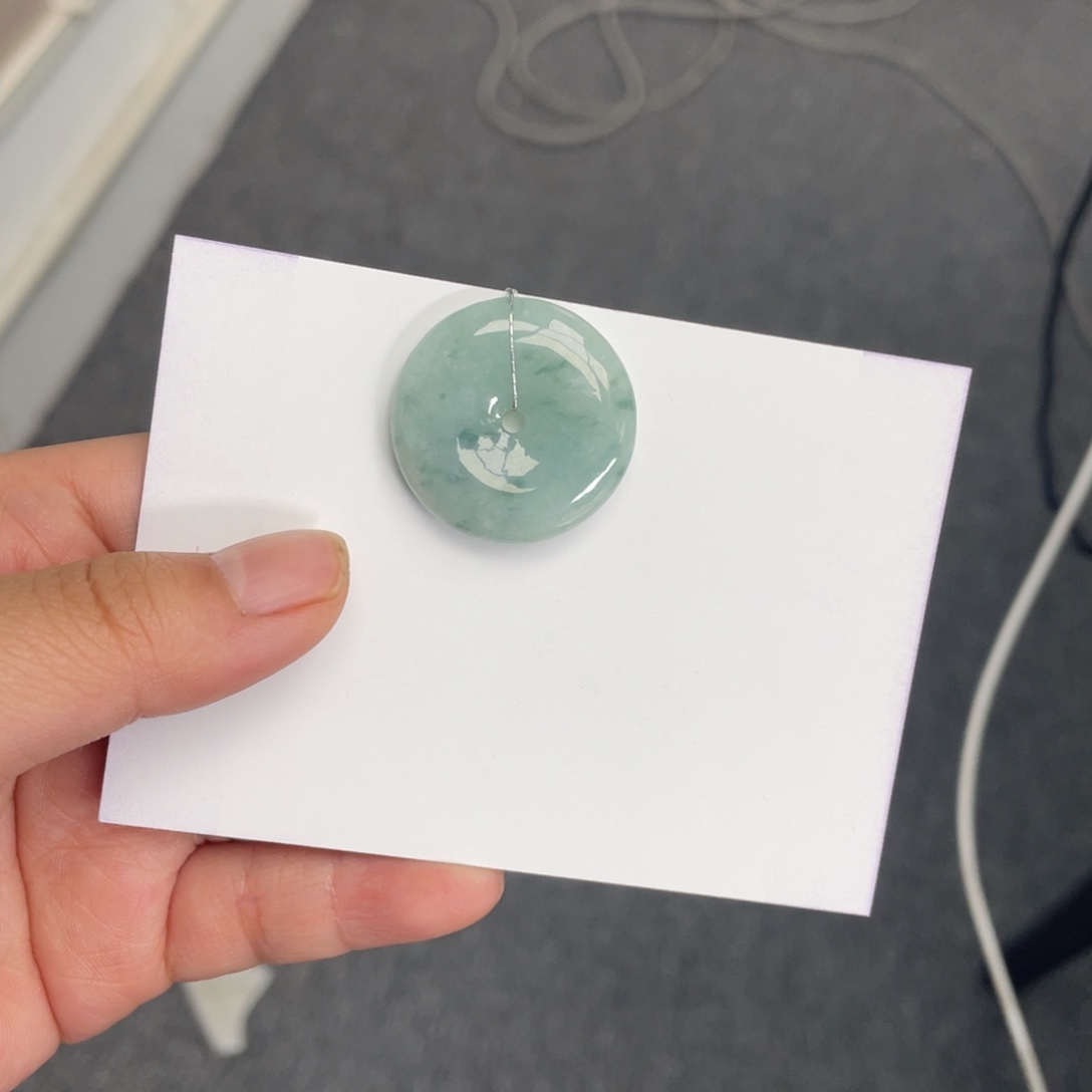 翡翠颈饰未镶嵌平安扣