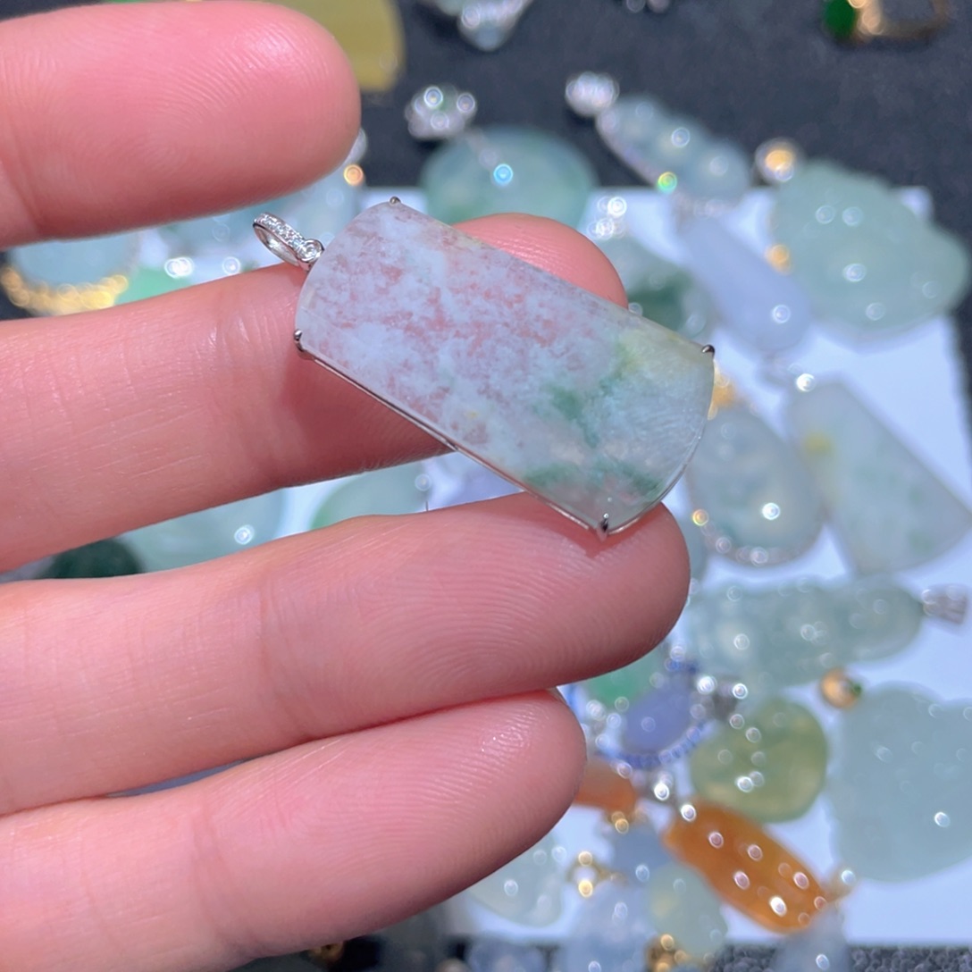 翡翠颈饰18K金镶嵌翡翠