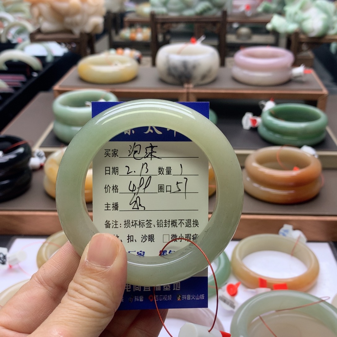 【闪购商品】石英质玉手镯未镶嵌?**?