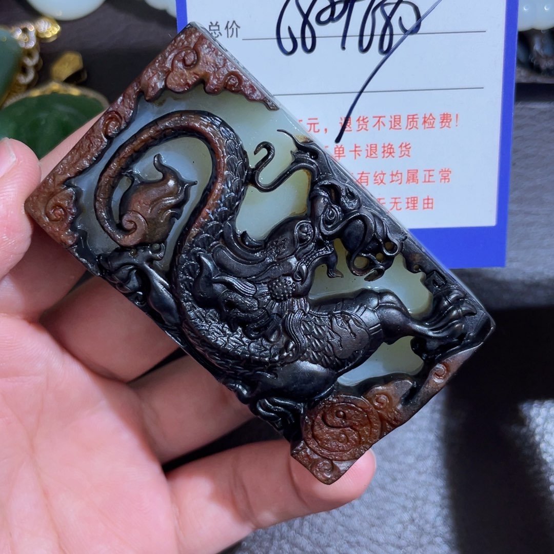 颈饰未镶嵌和田玉盒*?