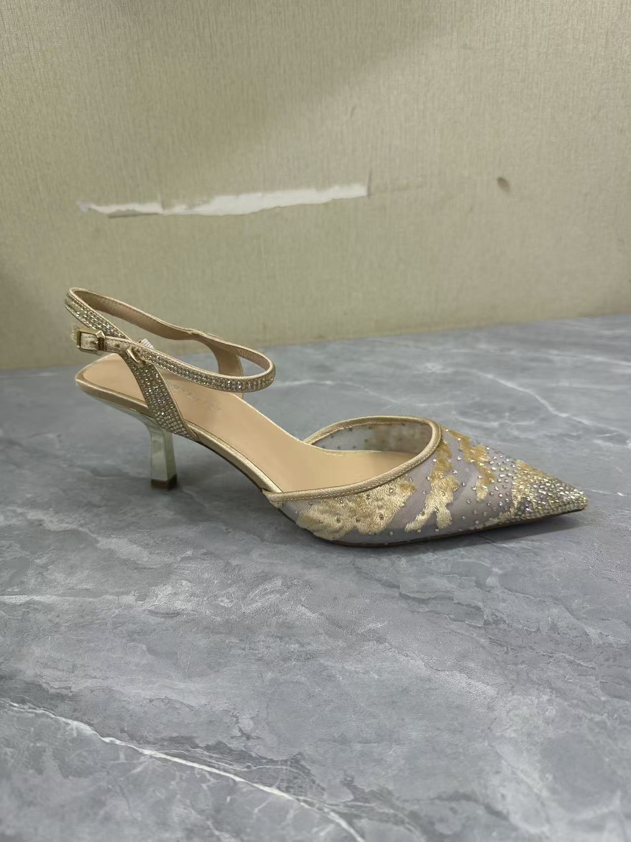 V021    时尚女鞋