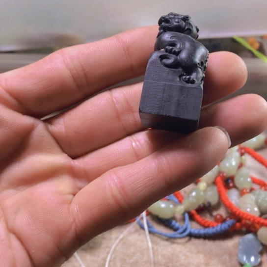 和田玉（糖玉）颈饰未镶嵌剑**