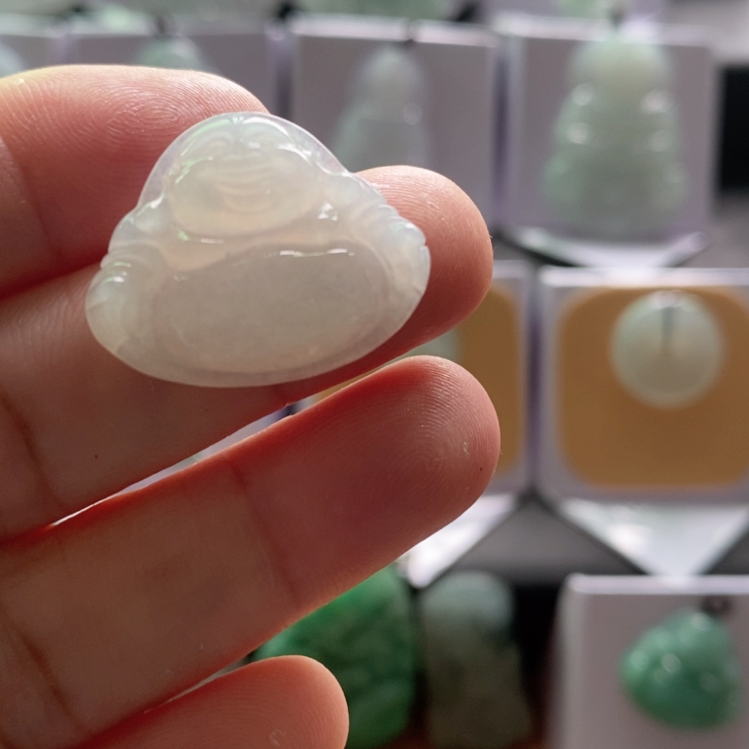 翡翠未镶嵌颈饰佛