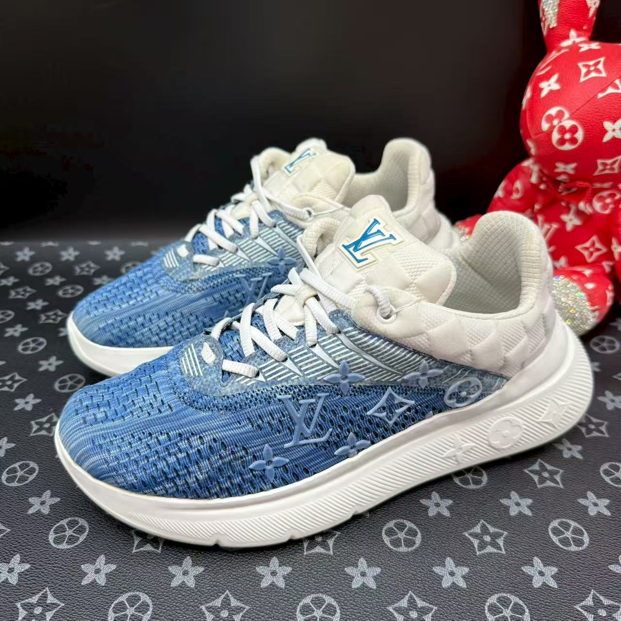95新 LouisVuitton/路易威登 蓝老花网面运动鞋40欧码 ddm2826