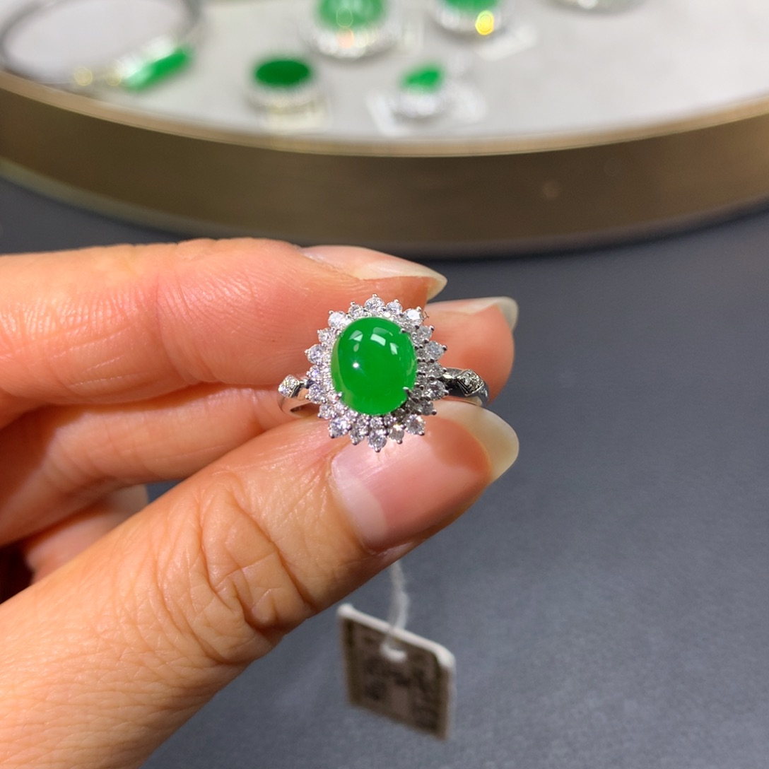 翡翠戒指18K金镶嵌翡翠