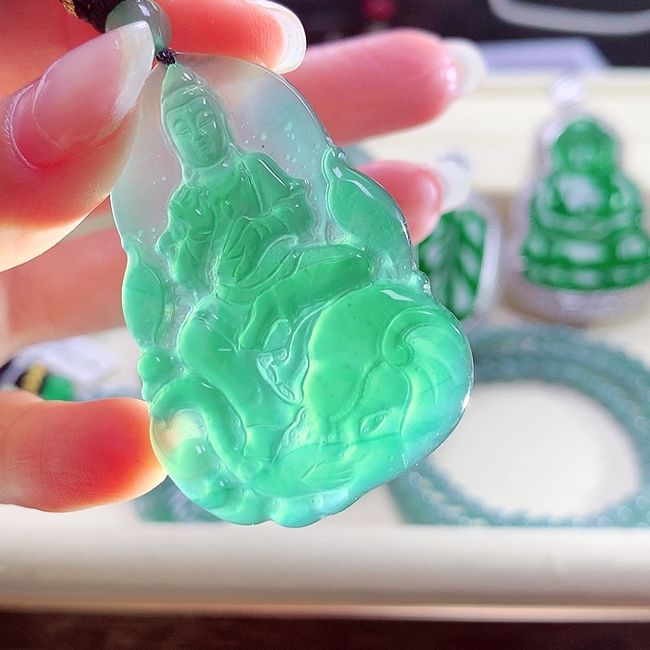 翡翠颈饰未镶嵌天然