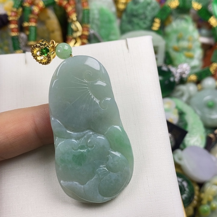 翡翠未镶嵌吊坠(赠链)