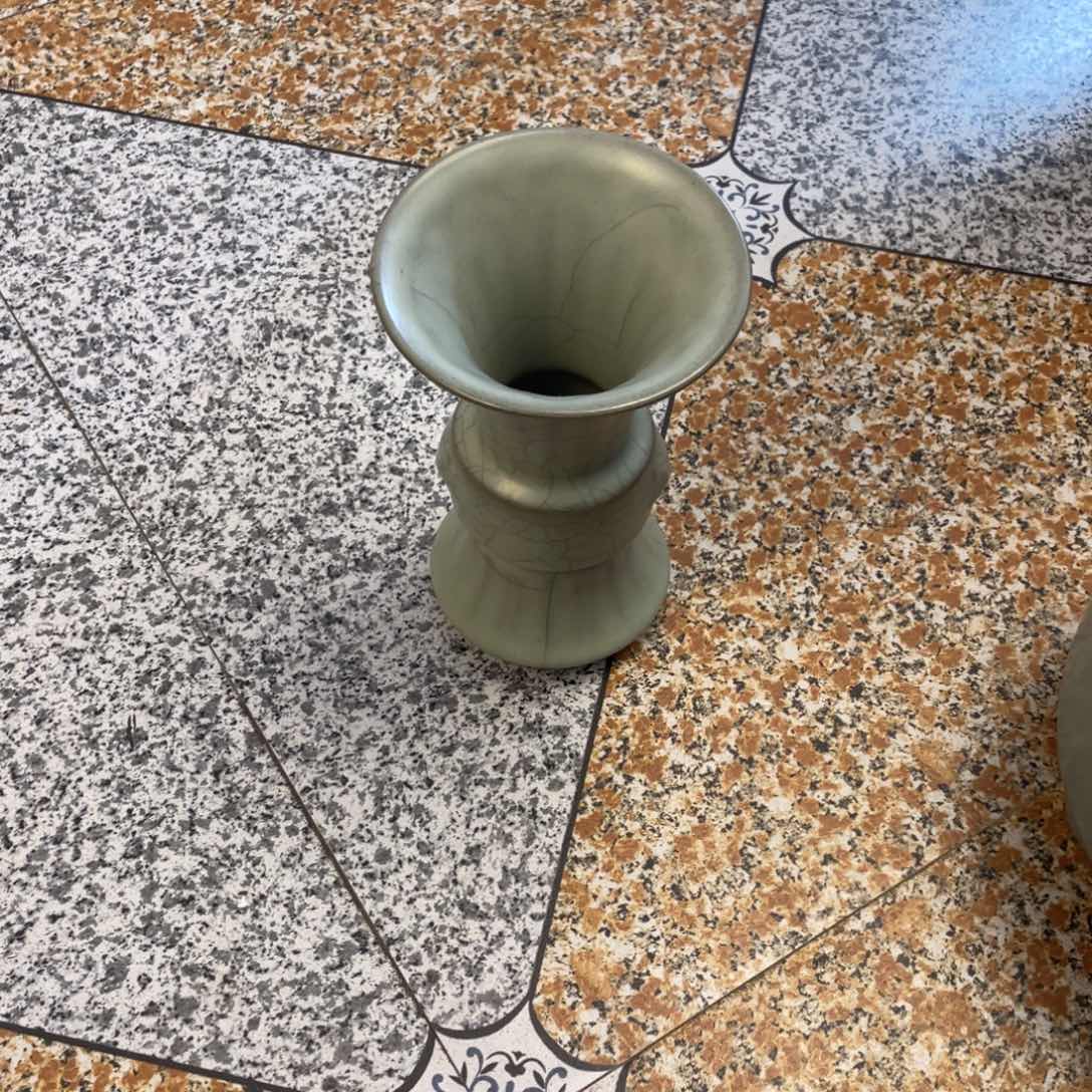 赏品青瓷花鼓一个