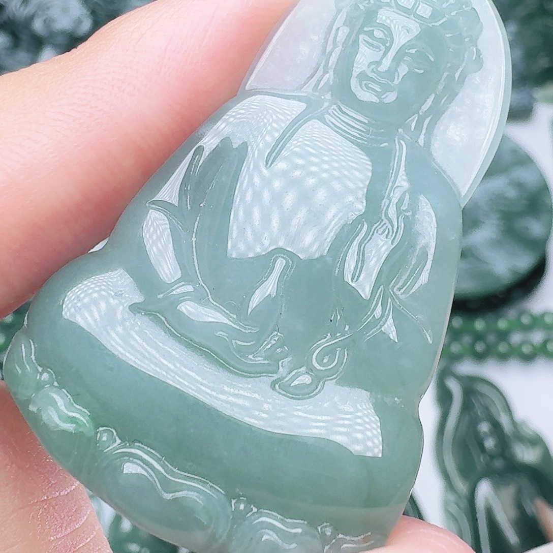 翡翠未镶嵌颈饰天然的A货翡翠多样性发其一 