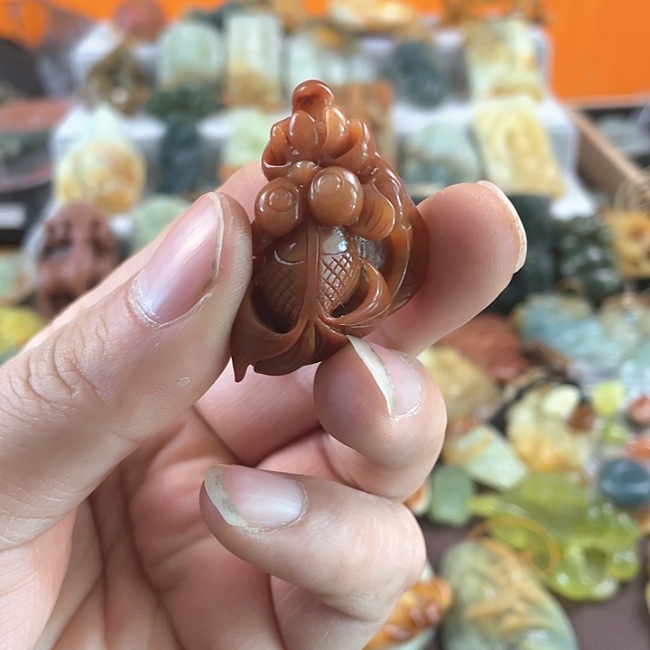 蛇纹石玉颈饰合金精***
