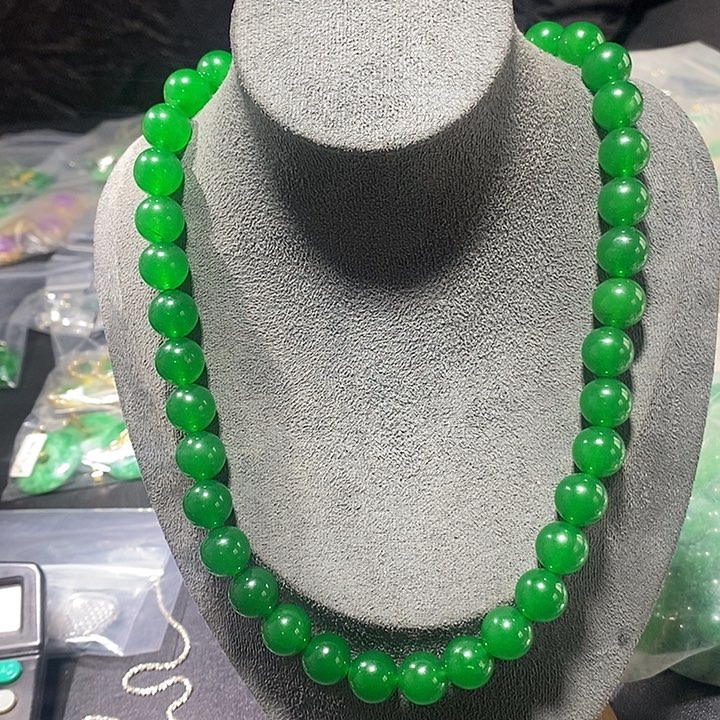 翡翠颈饰未镶嵌价格也