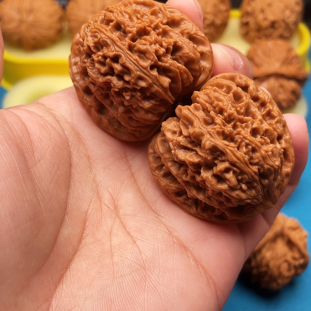 文玩核桃把件迪*南疆石40全品