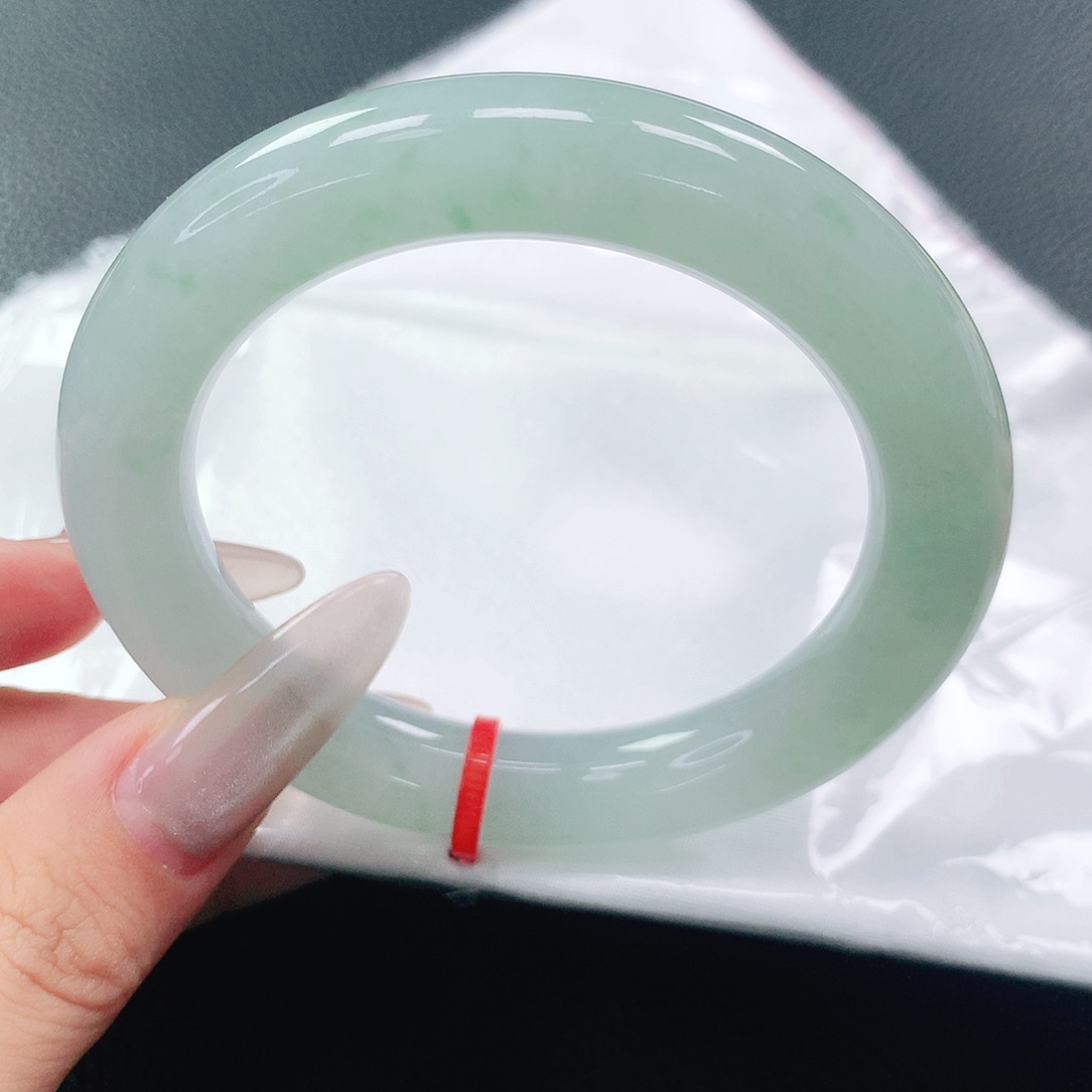 翡翠手镯未镶嵌54圈