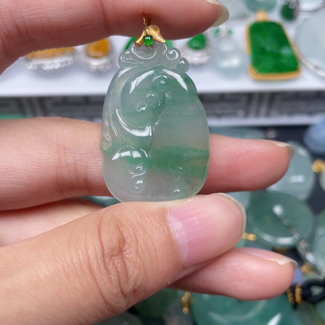 翡翠颈饰18K金镶嵌翡翠