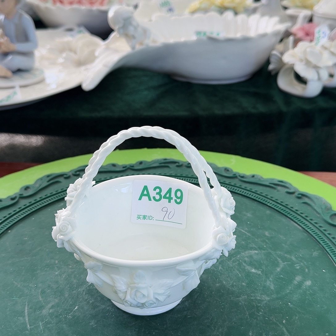 嫣***然老货高白色捏花小提篮