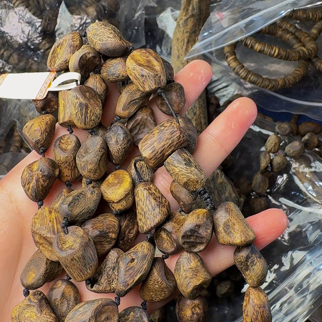 沉香手串留疤树丁45克