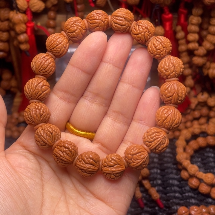 木质类龙纹桃枭挂件