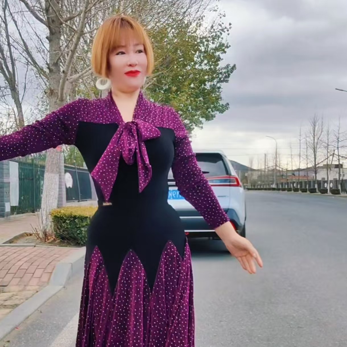 【浩婷雪娟]金丝烫钻拼接飘带衫（默认连体）