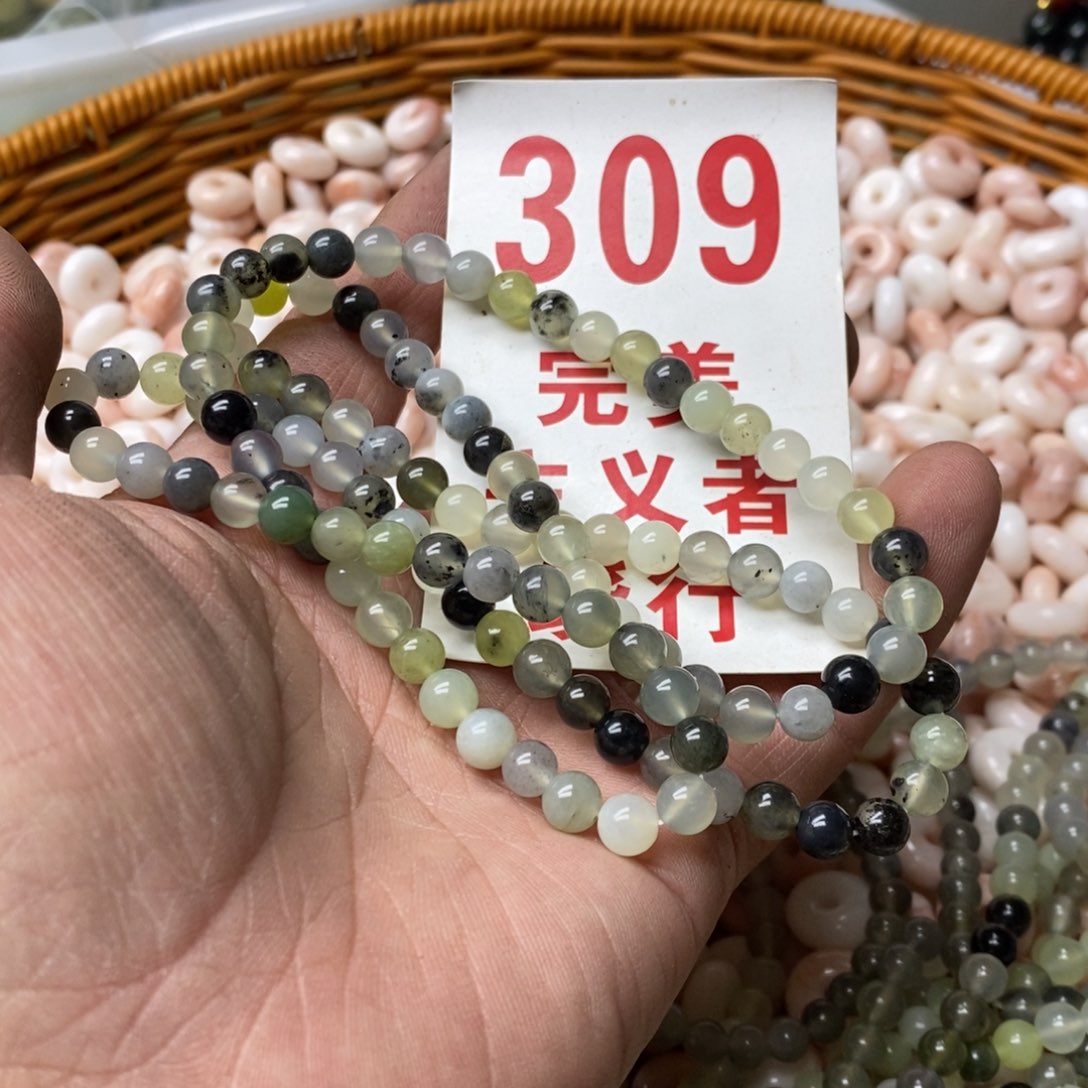 蛇纹石玉挂坠未镶嵌