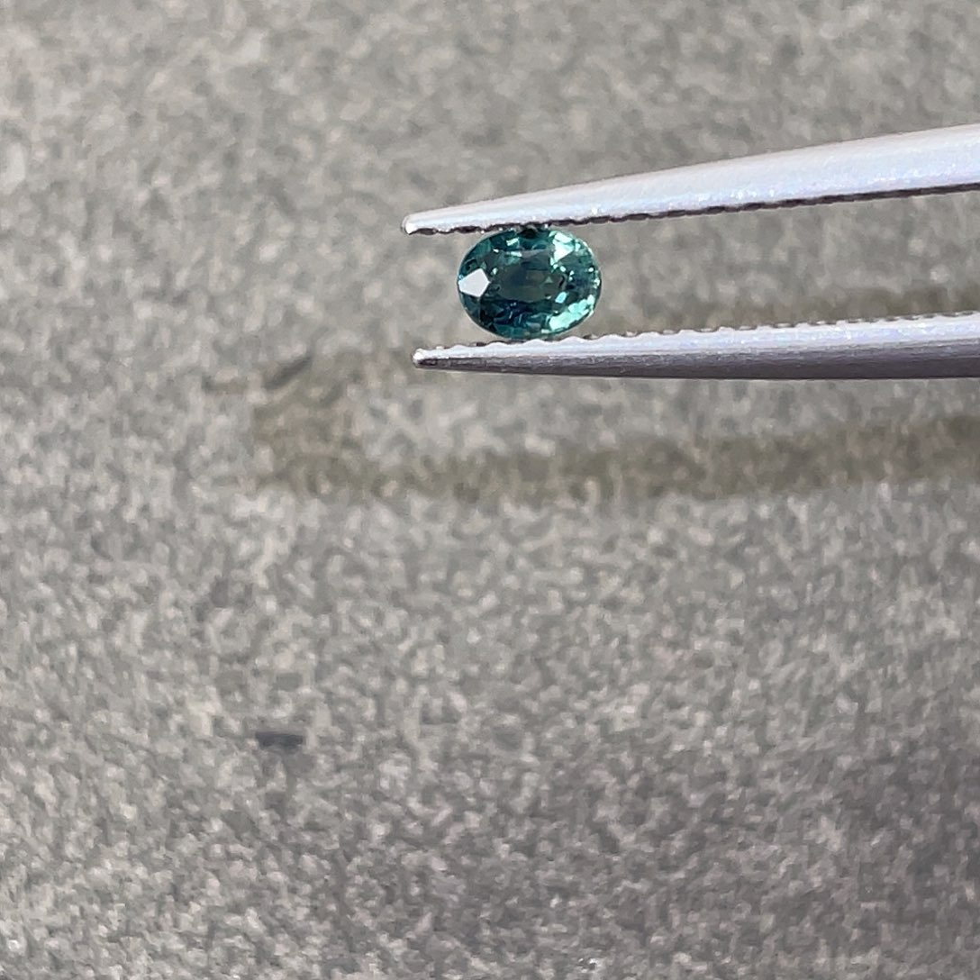 蓝宝石裸石未镶嵌