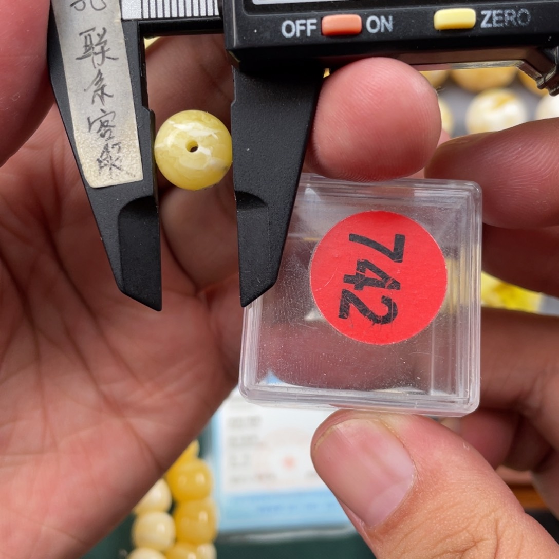蜜蜡珠宝奇石未镶嵌?**蚱