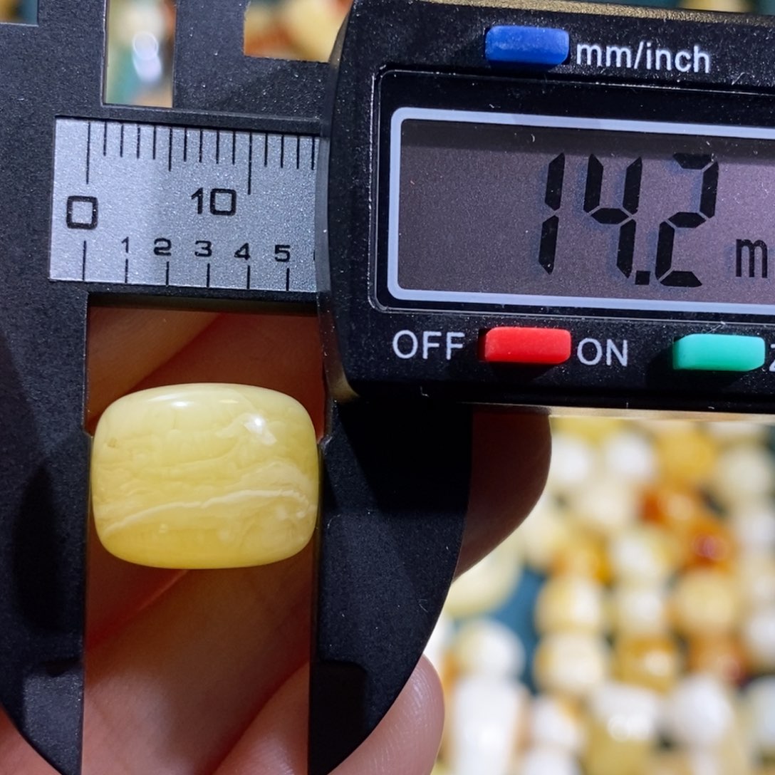 蜜蜡裸石未镶嵌斯****8配饰