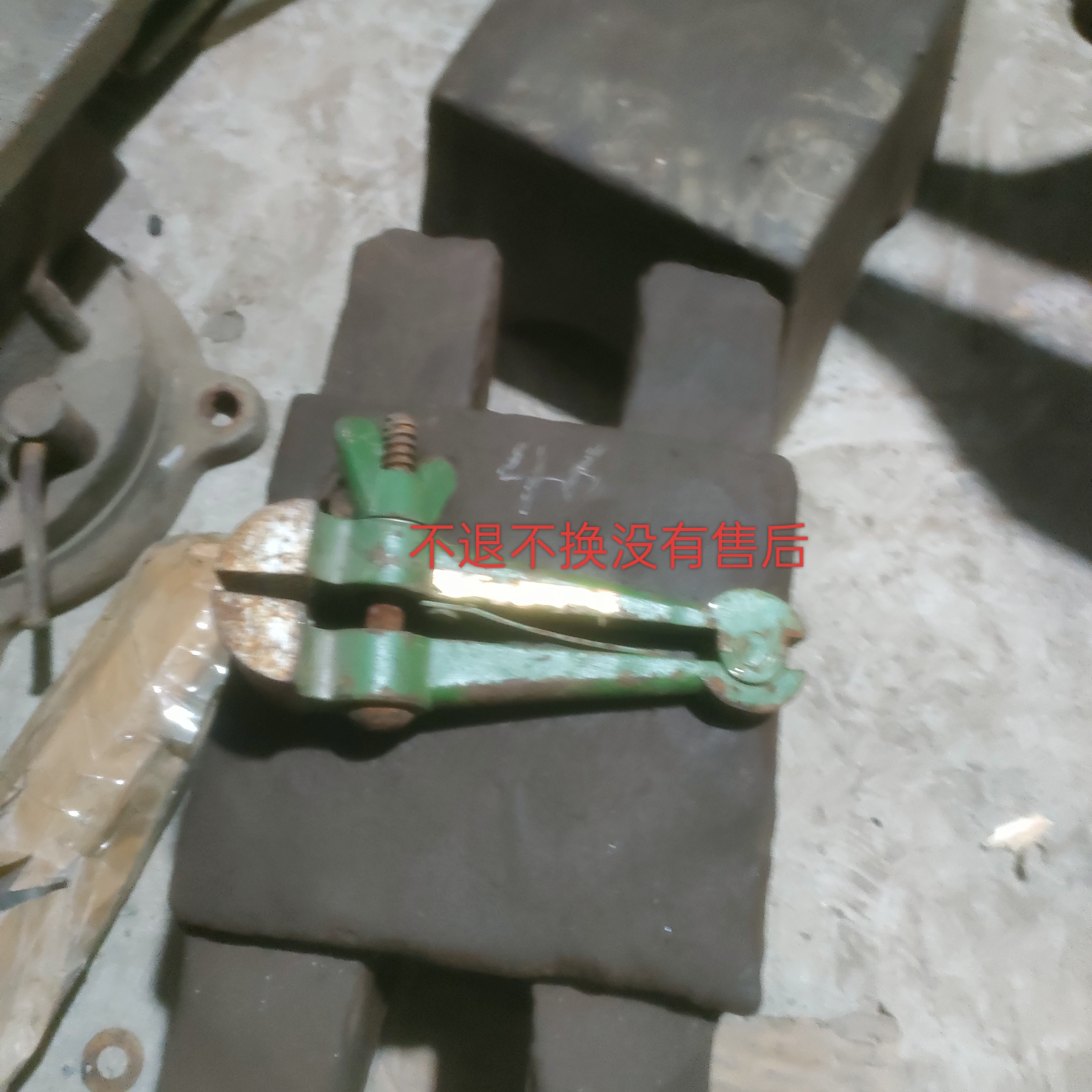 手虎钳2斤长16厘米，宽5厘米左右，没有售后不退不换不包邮