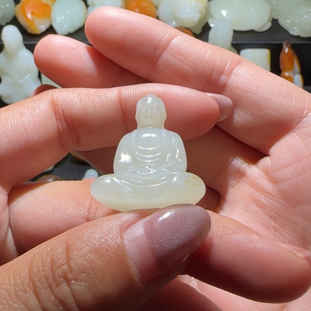 蟲***e和田玉未镶嵌颈饰