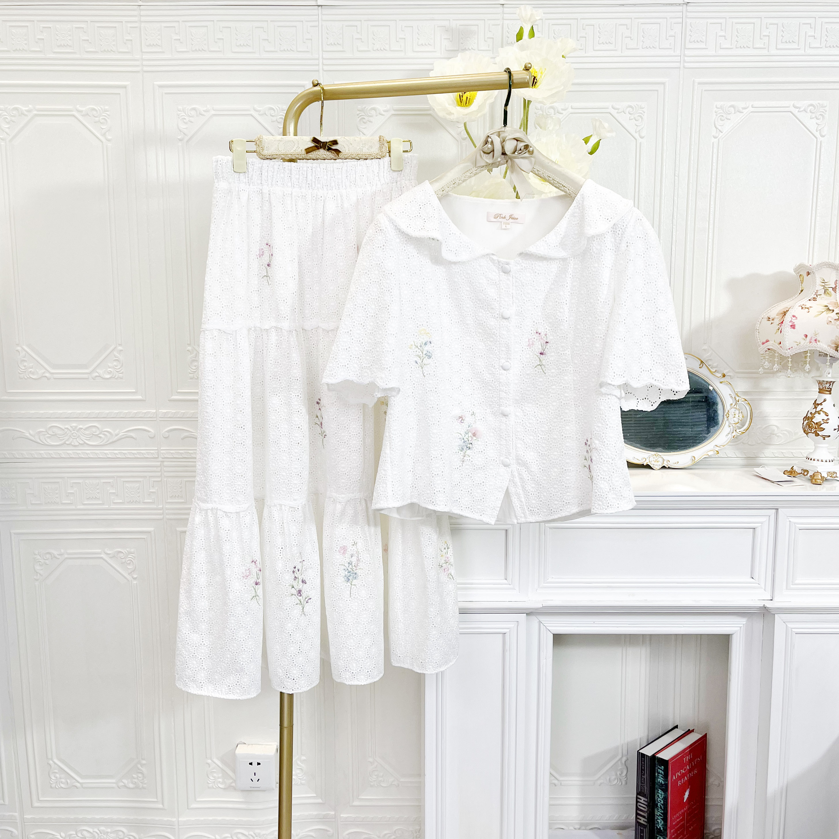 新品上新休闲两件套2025新款荷叶领上衣半裙米白休闲套装aos9708