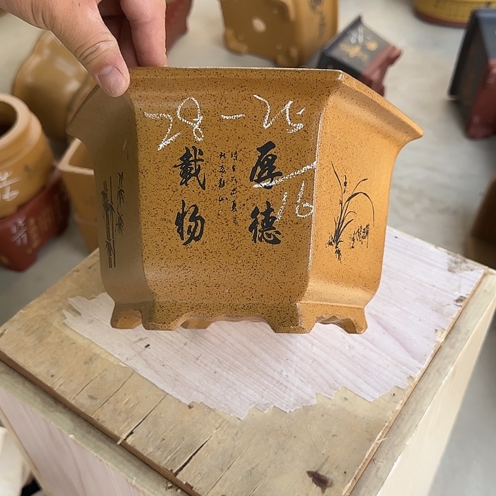 紫砂花盆做事情要小心