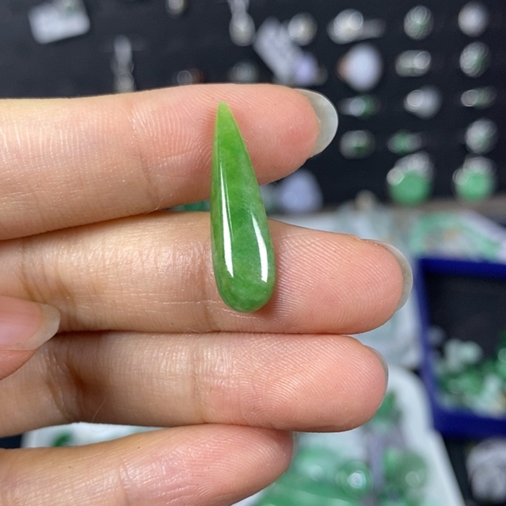 翡翠未镶嵌颈饰梅****8翡翠未镶嵌颈饰