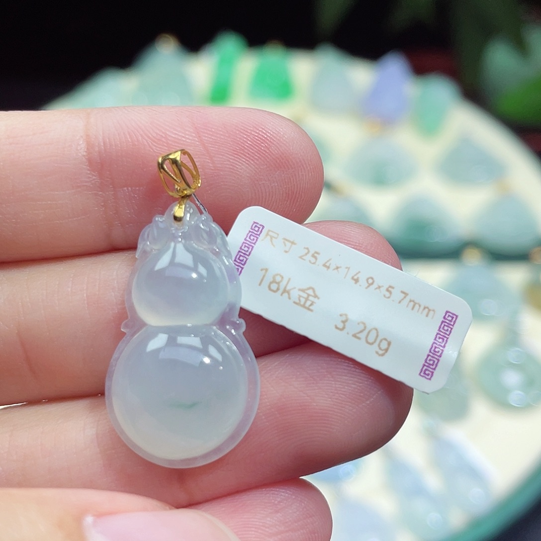 颈饰18K金镶嵌翡翠