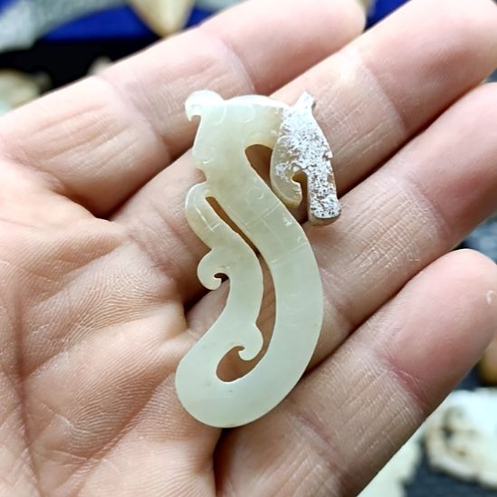 颈饰未镶嵌和田玉偷***户