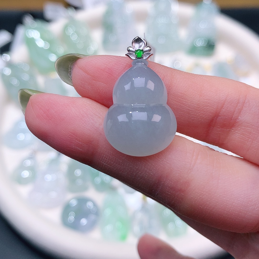 颈饰18K金镶嵌翡翠26.6-15.7-8.4