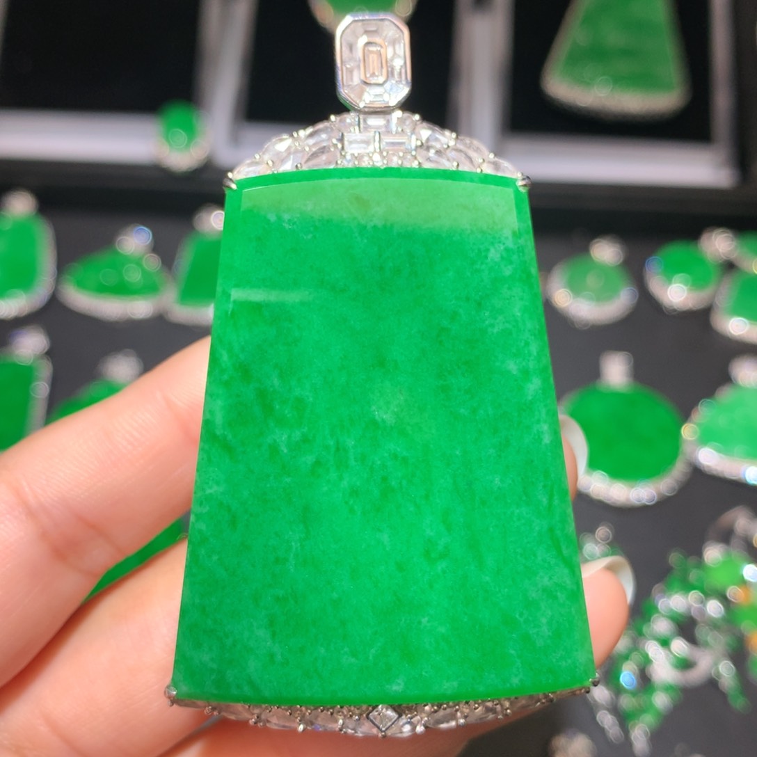 翡翠颈饰18K金镶嵌翡翠