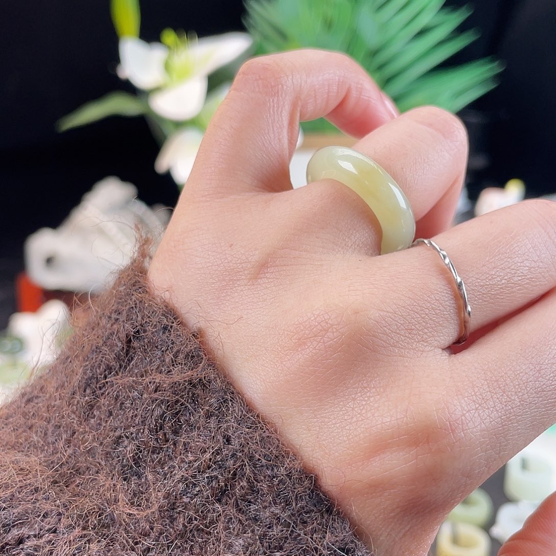 和田玉未镶嵌戒指E33一口糖泥鳅背16.2