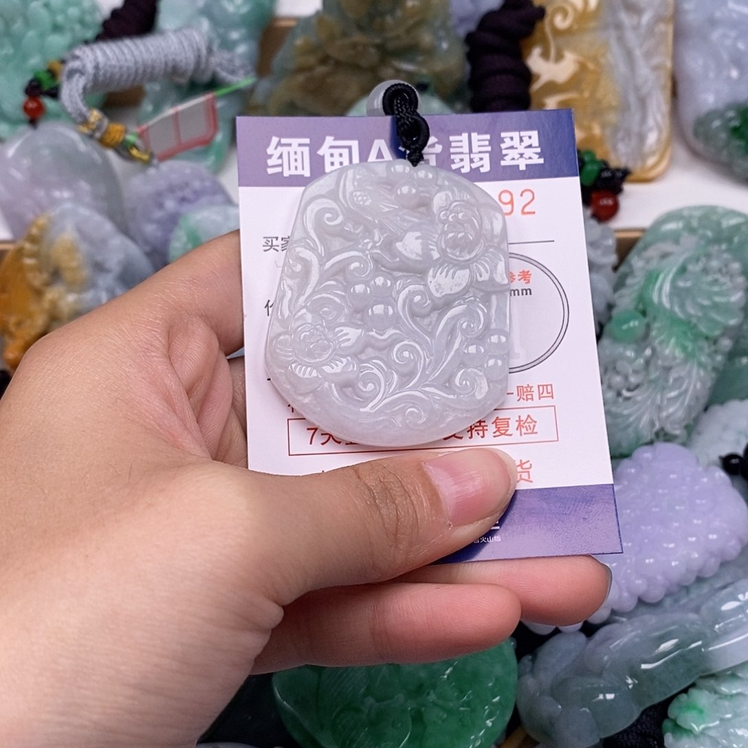 吊坠(不含链)未镶嵌翡翠