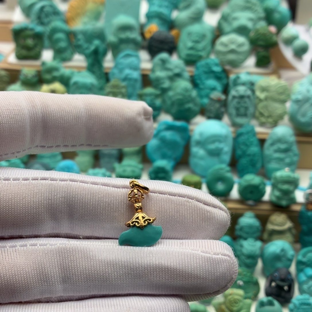 大***洋绿松石未镶嵌饰品