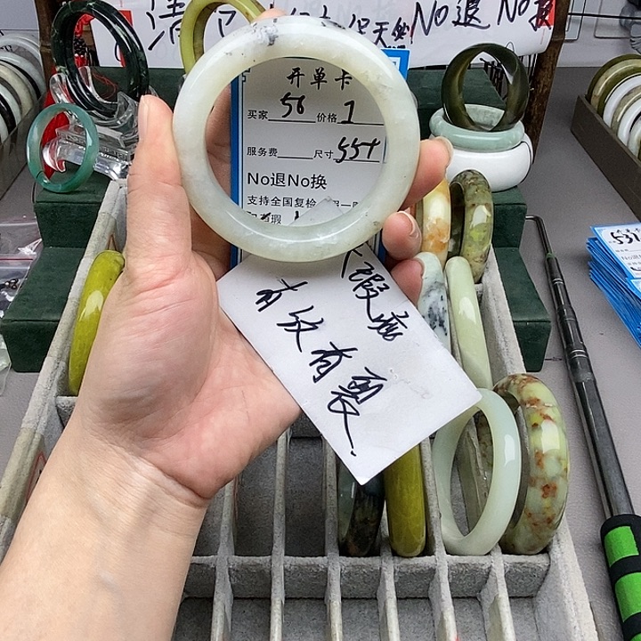 蛇纹石玉未镶嵌手镯