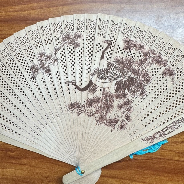 B575沉木雕刻扇子