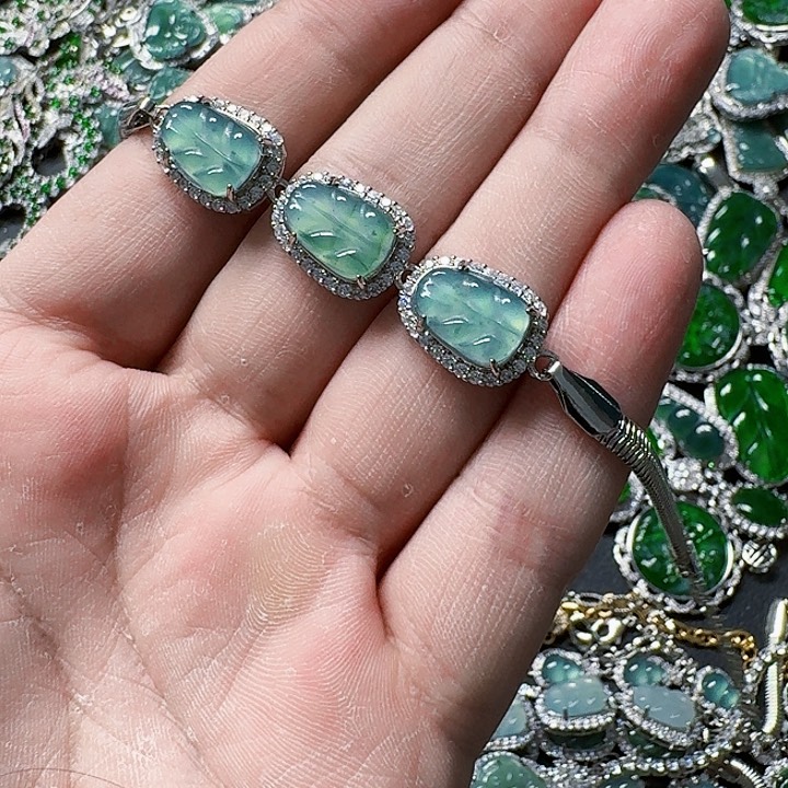 翡翠颈饰未镶嵌天然A货翡翠放漏