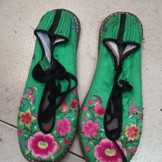 纯手工绣花鞋牛皮底布鞋