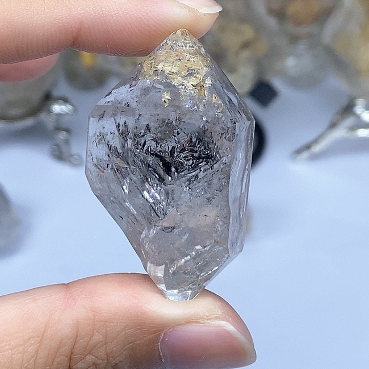 水晶颈饰未镶嵌黄泥双尖水胆闪墨闪灵钻